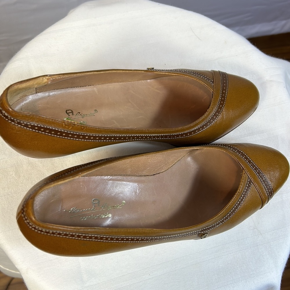 Etienne Aigner Brown Italian Leather 2 in High Heel Shoes Size 38W or 7.5 US. - Picture 3 of 8